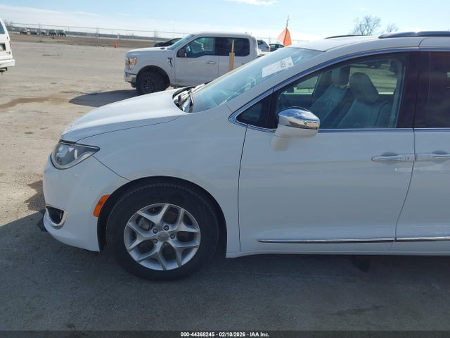 Продажа на аукционе авто 2020 Chrysler Pacifica Limited, vin: 2C4RC1GG6LR114618, номер лота: 44368245
