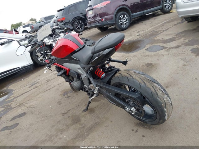 2025 TRIUMPH MOTORCYCLE DAYTONA SMTL23UF7STBU8594 Photo 2