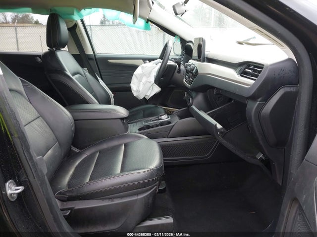 1FMCU0H60NUB88900 Ford ESCAPE SEL