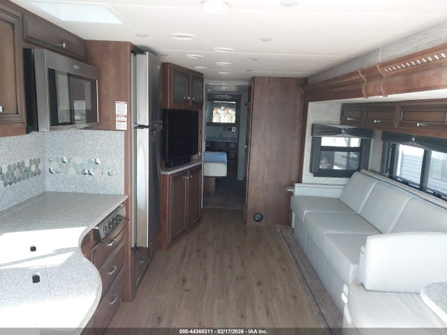 Ford F53 2019 1F66F5DY0K0A00639 Image 8