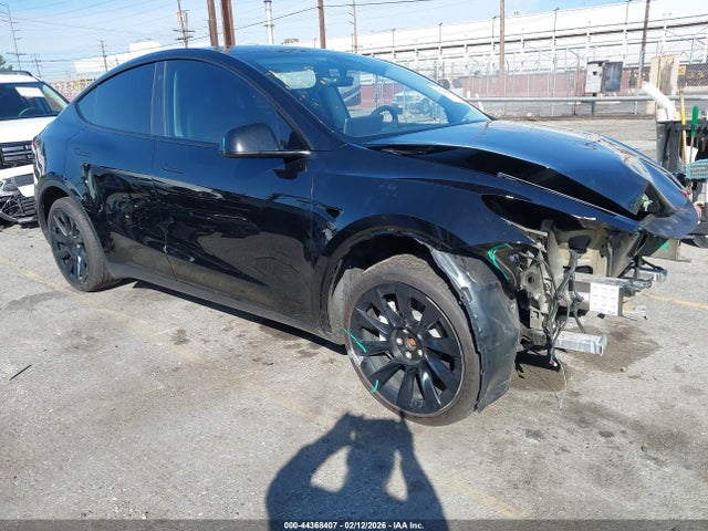 2023 TESLA MODEL Y 7SAYGDEE0PA092085 Photo 0