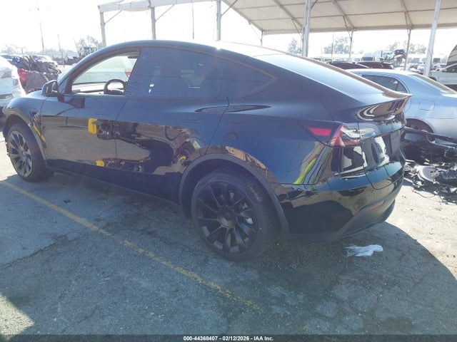 2023 TESLA MODEL Y 7SAYGDEE0PA092085 Photo 2
