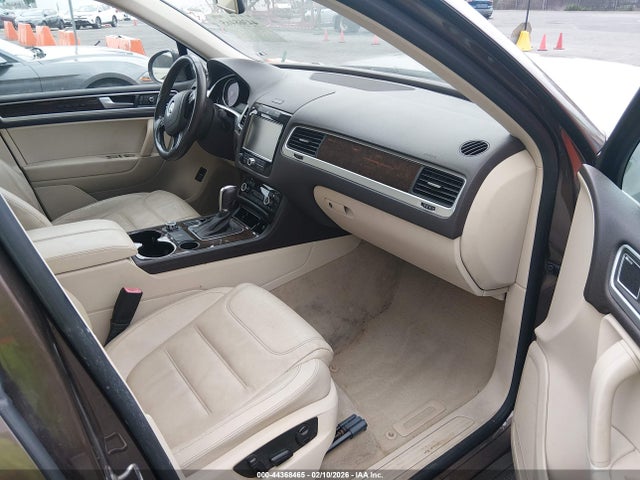 2014 VOLKSWAGEN TOUAREG WVGEF9BP7ED005811 Photo 4