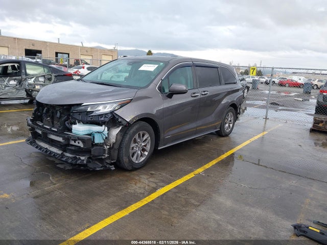 Toyota SIENNA XLE 2021 5TDYRKEC4MS020469 Image 2