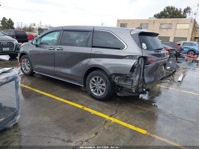 Toyota SIENNA XLE 2021 5TDYRKEC4MS020469 Image 3