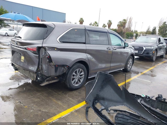 Toyota SIENNA XLE 2021 5TDYRKEC4MS020469 Image 4
