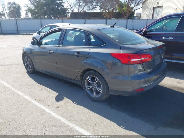 Ford FOCUS SE 2018 1FADP3F22JL271252 Image 3