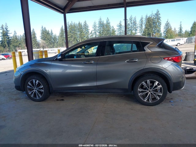 SJKCH5CR7HA028488 Infiniti Qx30 Premium