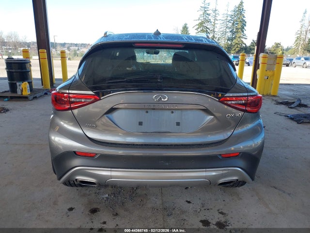 SJKCH5CR7HA028488 Infiniti Qx30 Premium