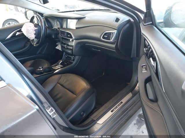 SJKCH5CR7HA028488 Infiniti Qx30 Premium