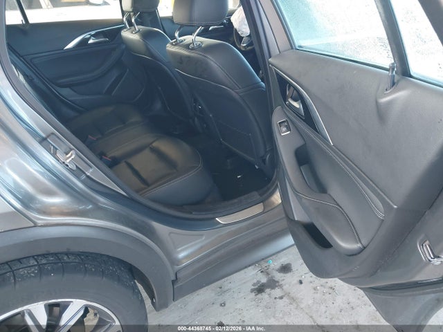 SJKCH5CR7HA028488 Infiniti Qx30 Premium