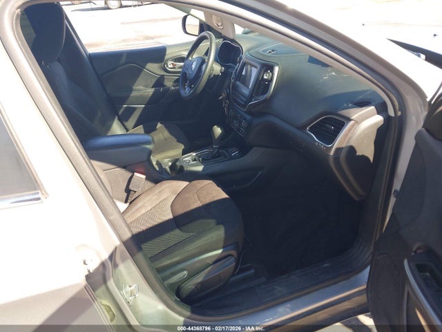 44368796 :رقم المزاد ، 1C4PJLCB3KD220710 vin ، 2019 Jeep Cherokee Latitude Fwd مزاد بيع