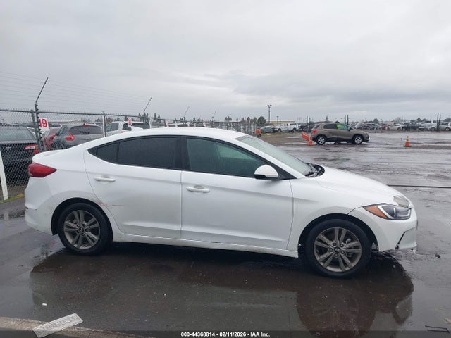 5NPD84LF0JH332624 Hyundai ELANTRA SEL