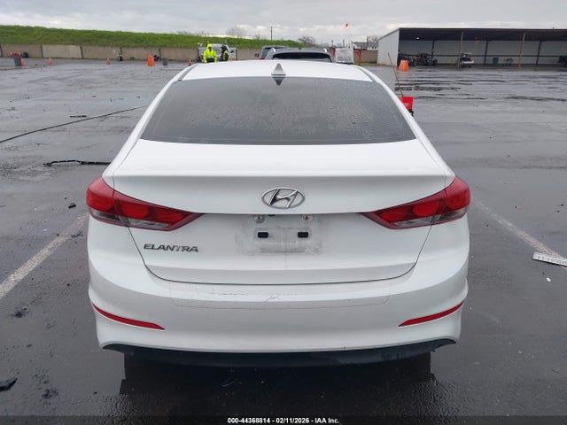 5NPD84LF0JH332624 Hyundai ELANTRA SEL