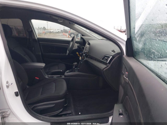 5NPD84LF0JH332624 Hyundai ELANTRA SEL