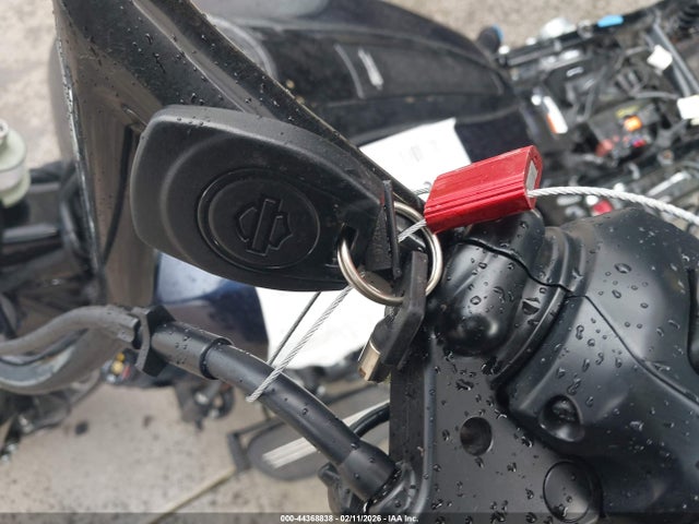 1HD1KB720SB642144 Harley-Davidson FLHX