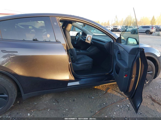 Продаж на аукціоні авто 2026 Tesla Model Y Long Range Launch Series/premium All-wheel Drive, vin: 7SAYGDEE3TF554328, номер лоту: 44368973