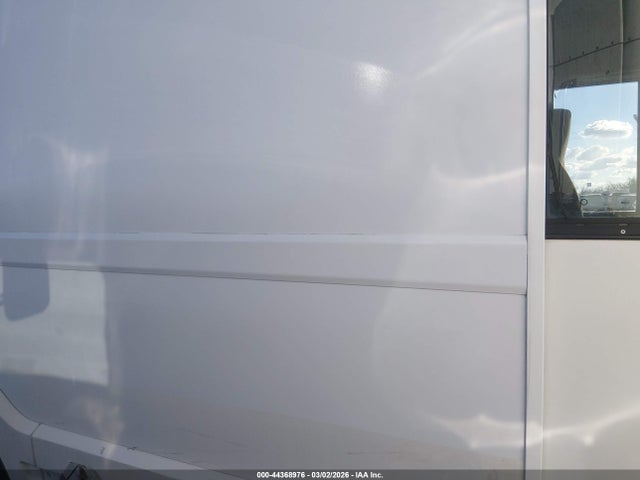 JALB4T177E7W00215 Isuzu Commercial Van