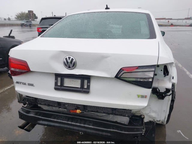 3VWL17AJ0GM220558 Volkswagen Jetta 1.8t Sel