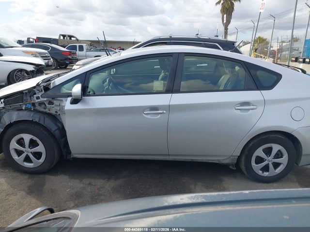 Toyota Prius Two 2015 JTDKN3DU4F1910116 Image 15