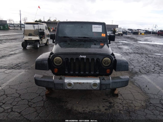 44369164 :رقم المزاد ، 1J4HA5H15BL615861 vin ، 2011 Jeep Wrangler Unlimited Sahara مزاد بيع
