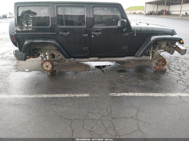 44369164 :رقم المزاد ، 1J4HA5H15BL615861 vin ، 2011 Jeep Wrangler Unlimited Sahara مزاد بيع