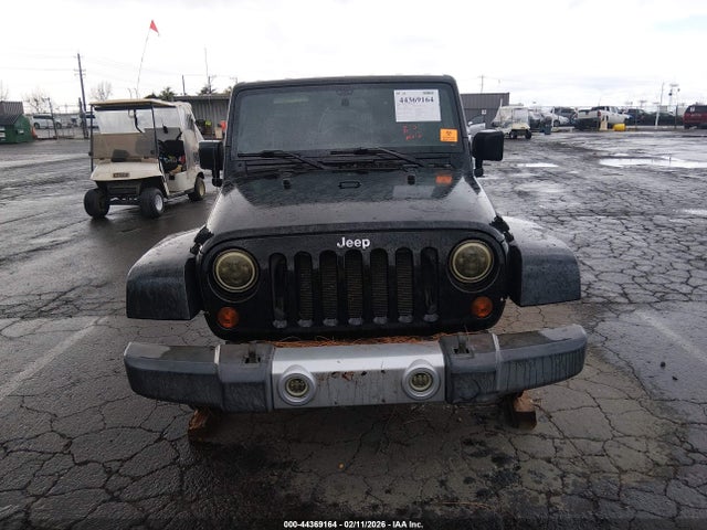 44369164 :رقم المزاد ، 1J4HA5H15BL615861 vin ، 2011 Jeep Wrangler Unlimited Sahara مزاد بيع