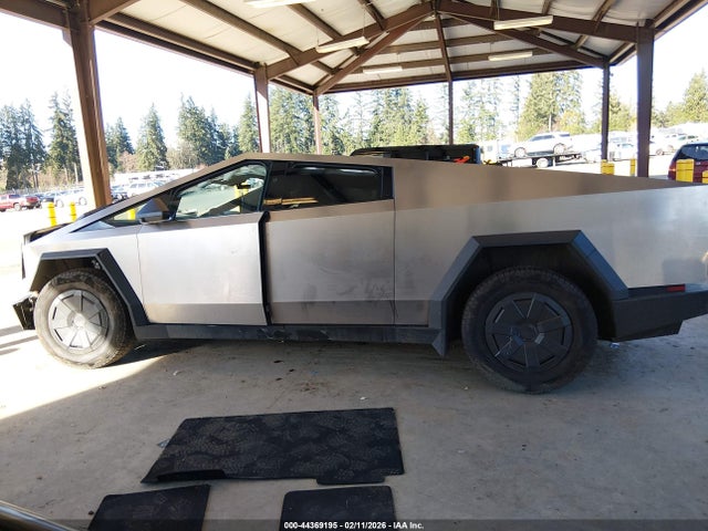 44369195 :رقم المزاد ، 7G2CEHED7SA075849 vin ، 2025 Tesla Cybertruck All-wheel Drive مزاد بيع