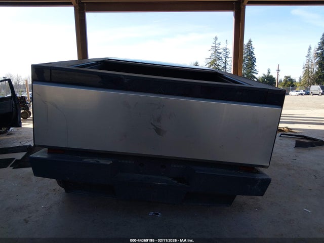 44369195 :رقم المزاد ، 7G2CEHED7SA075849 vin ، 2025 Tesla Cybertruck All-wheel Drive مزاد بيع