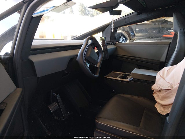 44369195 :رقم المزاد ، 7G2CEHED7SA075849 vin ، 2025 Tesla Cybertruck All-wheel Drive مزاد بيع