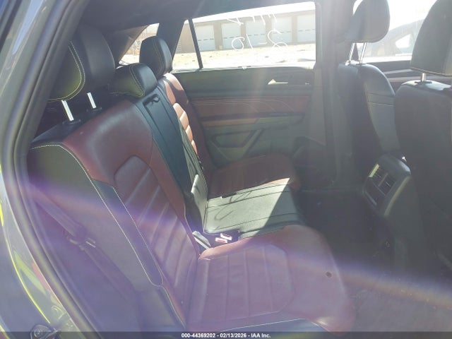 44369202 :رقم المزاد ، 1V2FE2CA0NC216284 vin ، 2022 Volkswagen Atlas Cross Sport 3.6l V6 Sel Premium R-line مزاد بيع
