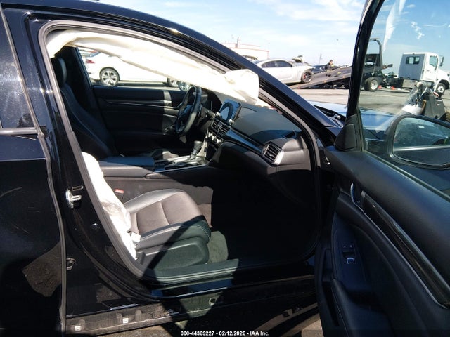 1HGCV1F39JA054903 Honda Accord Sport