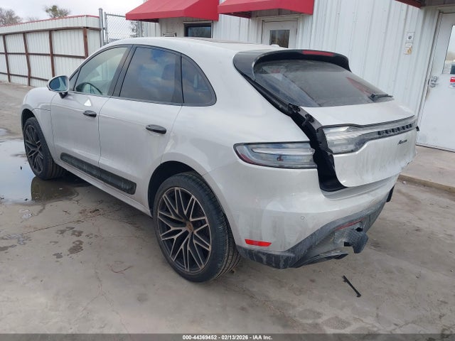 2024 PORSCHE MACAN WP1AA2A50RLB00584 Photo 2