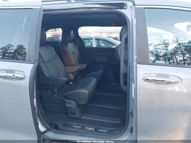 5TDDSKFC5RS135008 Toyota Sienna Xse