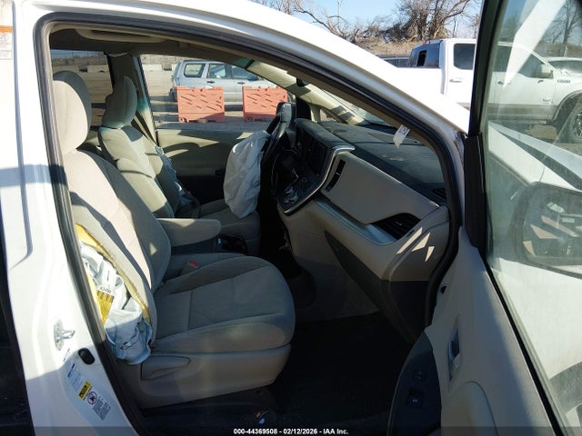 5TDJK3DC4FS119535 Toyota Sienna Le 7 Passenger