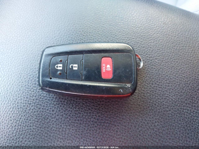 44369589 :رقم المزاد ، 4T3RWRFV8NU057983 vin ، 2022 Toyota Rav4 Hybrid Xle مزاد بيع