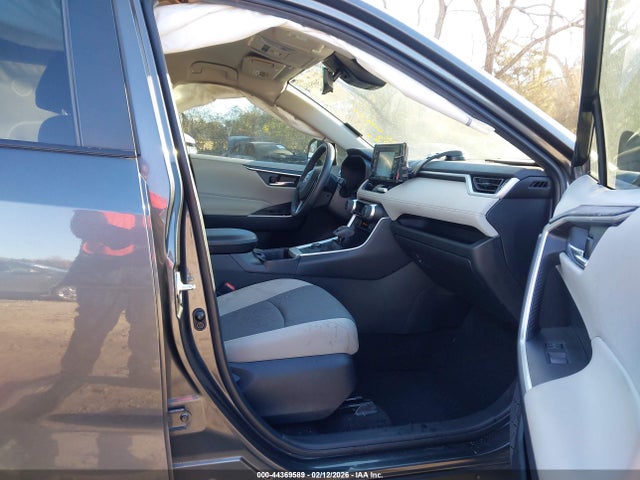 44369589 :رقم المزاد ، 4T3RWRFV8NU057983 vin ، 2022 Toyota Rav4 Hybrid Xle مزاد بيع