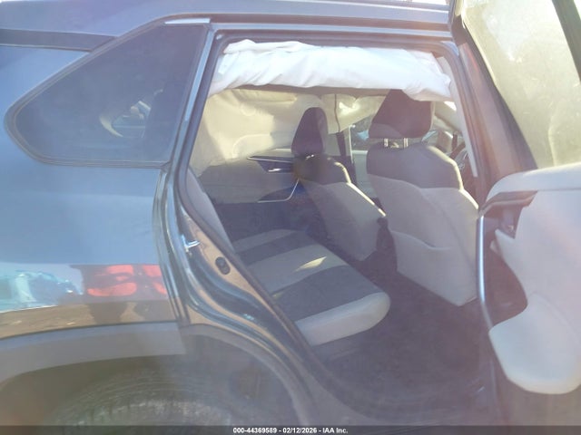 44369589 :رقم المزاد ، 4T3RWRFV8NU057983 vin ، 2022 Toyota Rav4 Hybrid Xle مزاد بيع