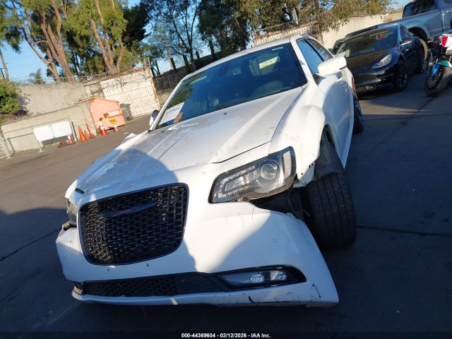 2022 Chrysler 300 S მანქანა იყიდება აუქციონზე, vin: 2C3CCABG1NH187051, აუქციონის ნომერი: 44369604