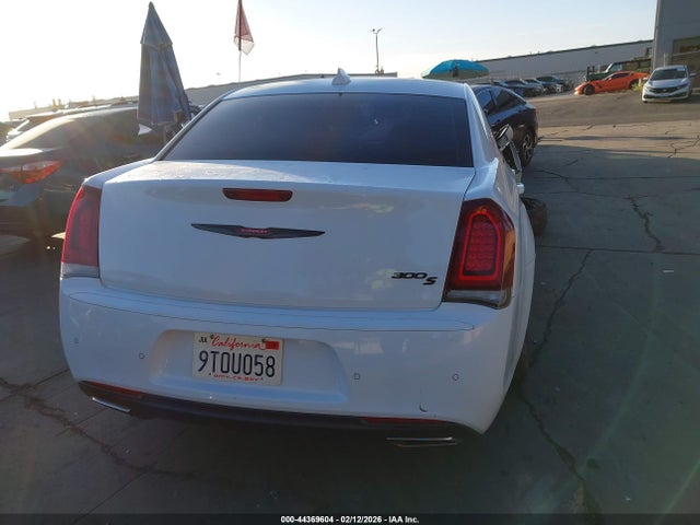 2022 Chrysler 300 S მანქანა იყიდება აუქციონზე, vin: 2C3CCABG1NH187051, აუქციონის ნომერი: 44369604