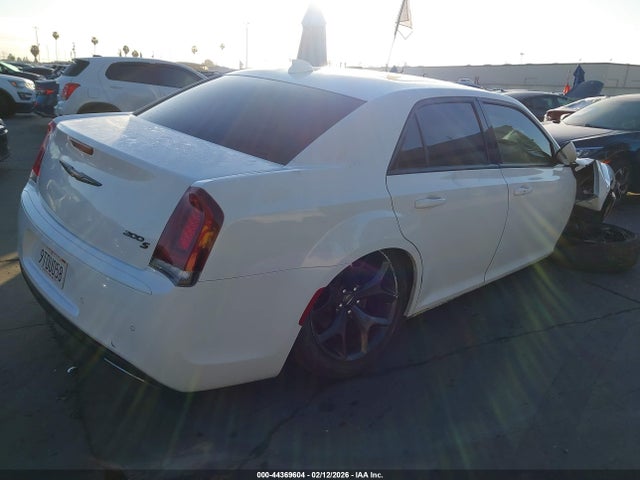 2022 Chrysler 300 S მანქანა იყიდება აუქციონზე, vin: 2C3CCABG1NH187051, აუქციონის ნომერი: 44369604