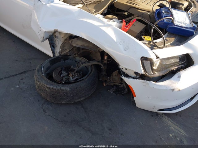 2022 Chrysler 300 S მანქანა იყიდება აუქციონზე, vin: 2C3CCABG1NH187051, აუქციონის ნომერი: 44369604