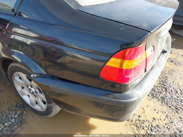2005 Bmw 325i მანქანა იყიდება აუქციონზე, vin: WBAET37495NJ84949, აუქციონის ნომერი: 44369698