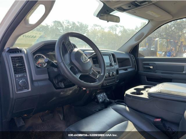 44369732 :رقم المزاد ، 3C7WRNCL4JG179615 vin ، 2018 Ram 5500 Chassis Tradesman/slt مزاد بيع