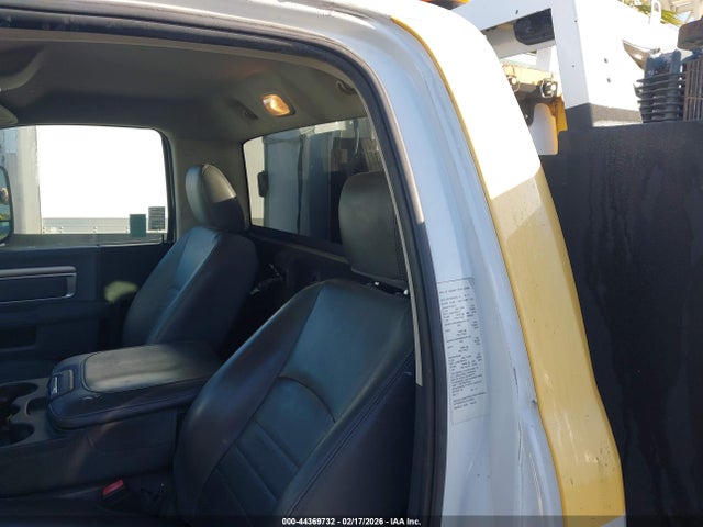 44369732 :رقم المزاد ، 3C7WRNCL4JG179615 vin ، 2018 Ram 5500 Chassis Tradesman/slt مزاد بيع