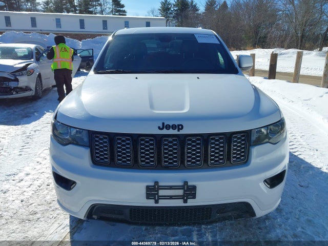 1C4RJFAG6JC121957 Jeep Grand Cherokee Altitude 4x4