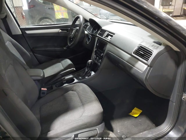 Продажа на аукционе авто 2017 Volkswagen Passat 1.8t S, vin: 1VWAT7A33HC016519, номер лота: 44369837