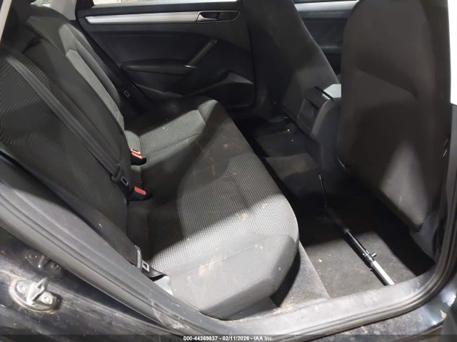 Продажа на аукционе авто 2017 Volkswagen Passat 1.8t S, vin: 1VWAT7A33HC016519, номер лота: 44369837