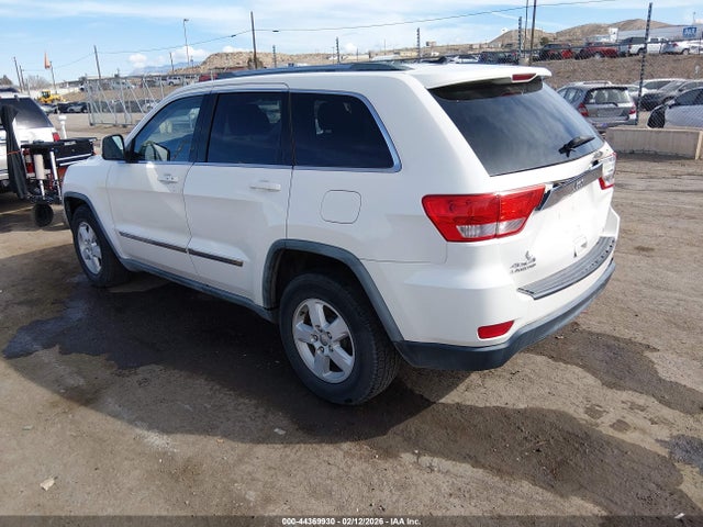 2011 JEEP GRAND CHEROKEE 1J4RR4GG2BC555597 Photo 2
