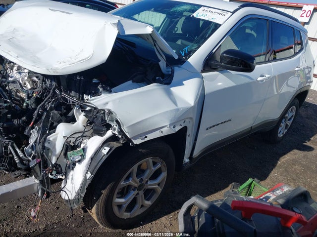 Jeep Compass Latitude 4x4 2025 3C4NJDBN2ST617389 Image 2